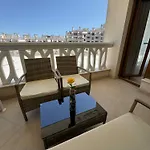 South Bay 2 Apartment Warna